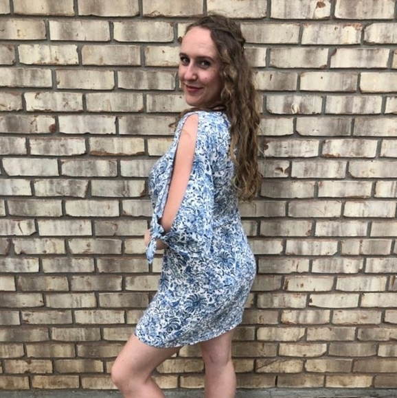 Floral Patterned Dress with Slit Flared Sleeves - Picture 4 of 7